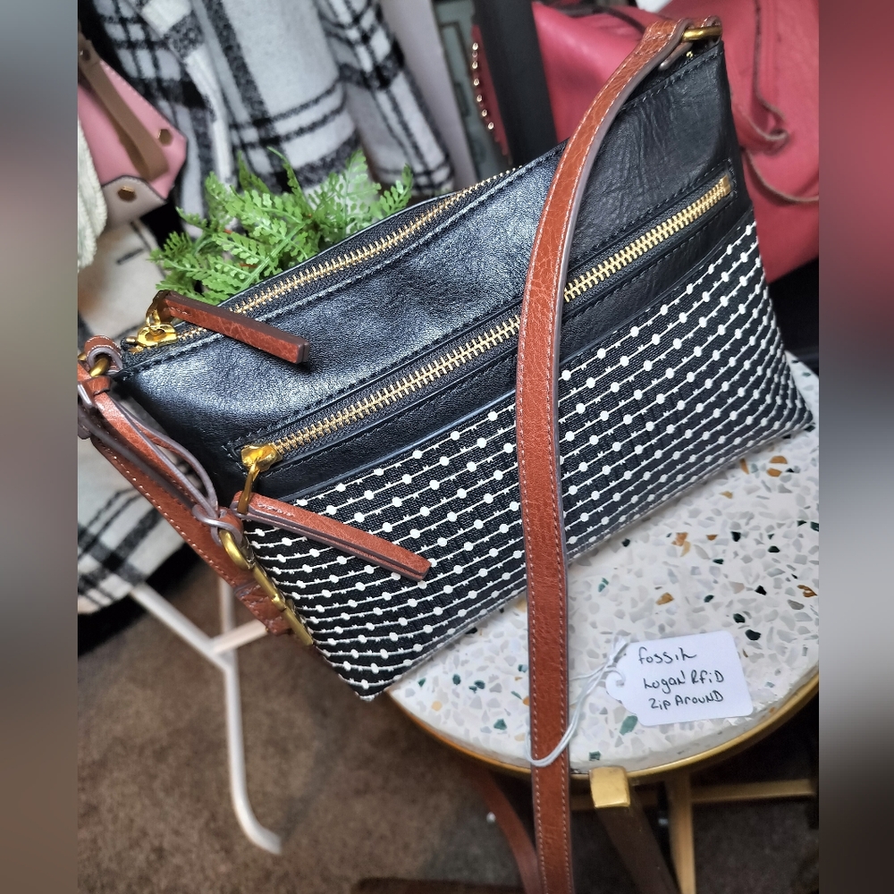 Fossil Logan RFID Zip around crossbody